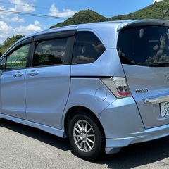 【商談中】《平成23年12月登録 フリード ハイブリッド☆車検超ロング令和8年12月まで！》☆【装備充実ジャストセレクション】☆両側パワースライドドア☆スマートキーX2個☆Hondaインターナビ☆バックモニター☆クルーズコントロール☆VSA☆ホンダディーラー管理車両につき機関◎の画像
