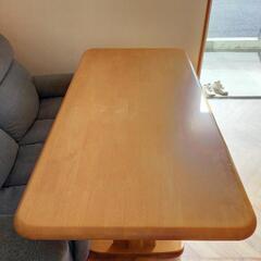 ダイニングテーブルの画像