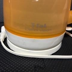 【格安】おしゃれ電気ケトル！半透明なオレンジ色！中身の量も確認できる、さすがはティファール！容量1.5L！の画像