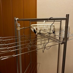 【引取希望】物干しハンガー、ラック、物干し竿の画像