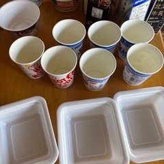 牛乳パック　カップ麺の容器の画像