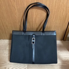 スーツとバックのセットの画像