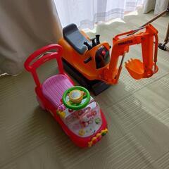 パワーショベル（ユンボ）＆乗用カー（キティちゃん）の画像