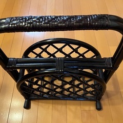 籐 立ち上がり補助スタンド マガジンラック付の画像