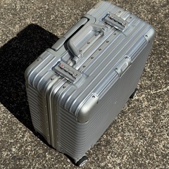 機内持ち込み可能 スーツケースの画像