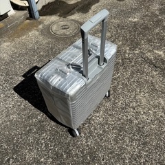 機内持ち込み可能 スーツケースの画像