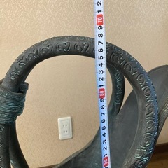 値下げしました　高さ約68cm　青銅器調の壺の置物 の画像