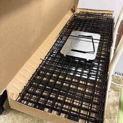 【値下げしました】【ほぼ新品】TongWey 捕獲器 踏み板式 野良猫 迷子猫 動物用 トラップ 66×26.5×24cm 保護器 猫の保護器 野良猫 迷子猫 小動物 捕獲器 害獣駆除 農業作物保護 家庭菜園 農業作物 ねこ 猫 安全 かごサイズ 簡単組立 設置 畑 庭 お風呂マット (ブラック)の画像