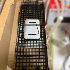 【値下げしました】【ほぼ新品】TongWey 捕獲器 踏み板式 野良猫 迷子猫 動物用 トラップ 66×26.5×24cm 保護器 猫の保護器 野良猫 迷子猫 小動物 捕獲器 害獣駆除 農業作物保護 家庭菜園 農業作物 ねこ 猫 安全 かごサイズ 簡単組立 設置 畑 庭 お風呂マット (ブラック)の画像