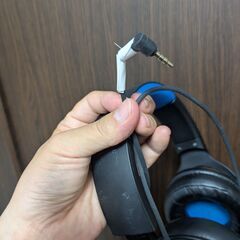 中古品　ゲーミングヘッドフォン　ケーブル被覆剥がれありの画像
