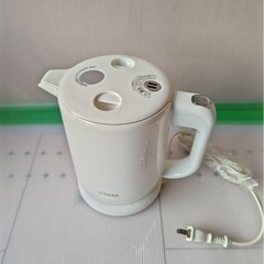 タイガー 電気ケトル PFV-G080-W ホワイト 0.8Lの画像