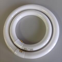 蛍光灯　和風　吊り下げ　２個ありますの画像