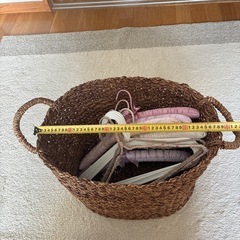 無印良品　と　ハンガー　大きなカゴ　廃盤品　中古の画像