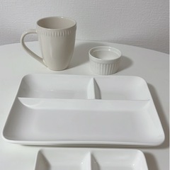 ホワイト食器セットの画像