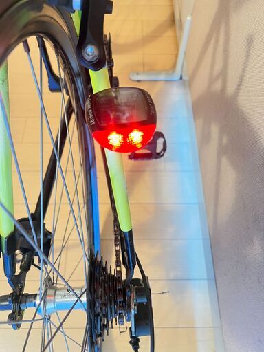 PHERKAD（フェルカド）クロスバイク　白系　シマノ外装6段変速　引取専用 PHERKAD（フェルカド）クロスバイクカラー白系シマノ外装6段変速