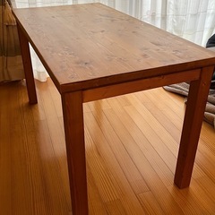 LOWYAダイニングテーブルの画像