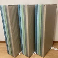 IKEA　イケア　PLUFSIG　ペルフスィッグ  折りたたみ式ジムマット　3枚の画像