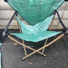 折りたたみの椅子二脚セットの画像
