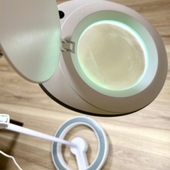 LED フロアスタンド 拡大鏡ライトの画像