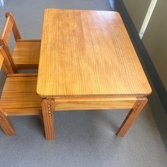 子供用机　椅子2脚の画像