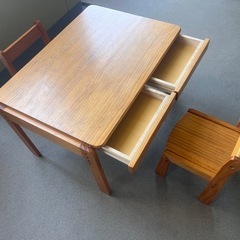 子供用机　椅子2脚の画像