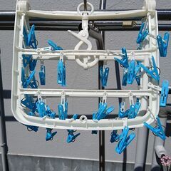 ※当選者様とお話し中※【無料】【美品】折りたたみピンチハンガー　洗濯物干しの画像