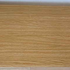 木のダイニングテーブルの画像