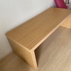 木のダイニングテーブルの画像