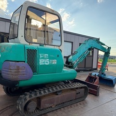 コマツ バックホー PC25  中古 ゴムクローラー近年交換済 
シリンダーO/H済の画像