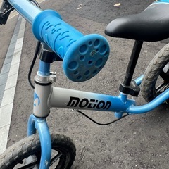 キックバイク　ストライダー　青の画像