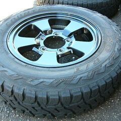 発送不可　ジムニー純正16インチアルミ（黒替え塗装）　TOYOマッドタイヤ付き　近隣配達可　4本　中古　の画像