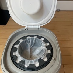 コンビオムツ用ゴミ箱
の画像