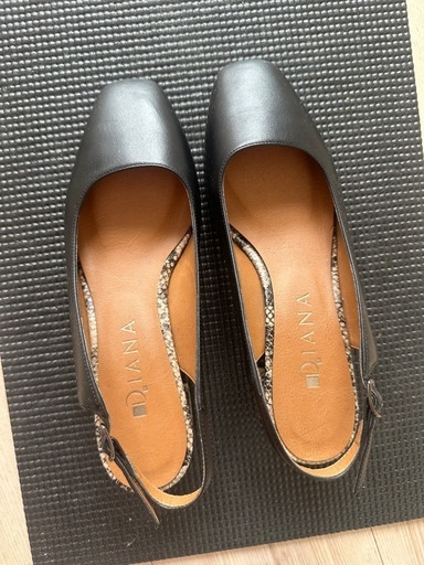 新品、未使用　DIANA　パンプス　23㌢ 新品 DIANA ダイアナ 23cm 黒エナメル ピンヒール サンダル