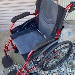 折り畳み式車椅子　ノーパンクタイヤの画像