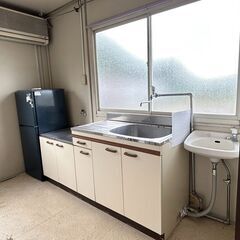 3.4坪/外寸長さ573cm●コマツハウス、プレハブ、ユニットハウス●作業場.事務所キッチン.台所.脱衣所.トイレ.浴室.エアコン.冷蔵庫.配電盤の画像