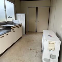 3.4坪/外寸長さ573cm●コマツハウス、プレハブ、ユニットハウス●作業場.事務所キッチン.台所.脱衣所.トイレ.浴室.エアコン.冷蔵庫.配電盤の画像
