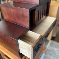 【武蔵小山店】 階段箪笥 階段タンス 和家具 和風家具 収納棚 飾り棚 和モダン アンティーク家具 ビンテージ家具 古民家風 レトロ家具 和箪笥 和ダンス 民芸家具 和風インテリア 木製家具 中古家具 和テイスト家具 飾り箪笥 階段型収納の画像