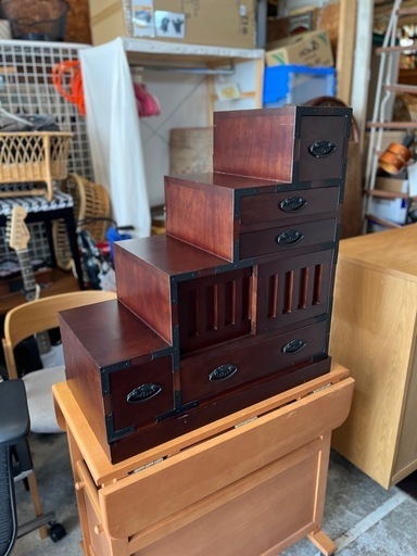 【武蔵小山店】 階段箪笥 階段タンス 和家具 和風家具 収納棚 飾り棚 和モダン アンティーク家具 ビンテージ家具 古民家風 レトロ家具 和箪笥 和ダンス 民芸家具 和風インテリア 木製家具 中古家具 和テイスト家具 飾り箪笥 階段型収納