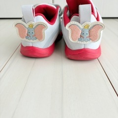 【adidas × Disney】キッズスニーカー ダンボコラボ 15cm 赤×グレー アディダス ディズニーの画像