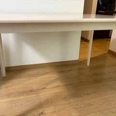 ダイニングテーブルの画像