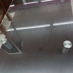 *お値段見直しました*リユースのサカイ栃木店★ジモティ割あり★  ガラステーブル ダークブラウン W120.5×D63.5×H42.5 クリーニング済み TC9809の画像
