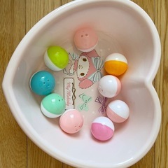 ガチャガチャ　カプセルのみの画像