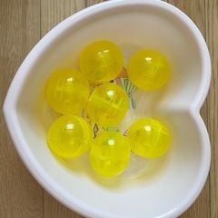 ガチャガチャ　カプセルのみの画像