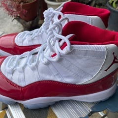 ② 値下げしました！美品　NIKE AIR JORDAN 11 RETRO Varsity Red 白赤　28cmの画像