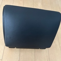 エスクァイア、ノア、ヴォクシー80用純正オプション　オットマン　足置き トヨタのエスクァイア、ノア、ヴォクシー80用純正オプション