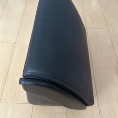 エスクァイア、ノア、ヴォクシー80用純正オプション　オットマン　足置き トヨタのエスクァイア、ノア、ヴォクシー80用純正オプション