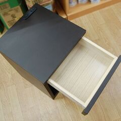 サイドテーブル 幅35×奥行35×高さ48cm ブラウン 引き出し・コンセント付き ナイトテーブル ソファテーブル 札幌市 清田区 平岡の画像