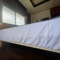 セミダブル　ベッド　マットと骨組みセットの画像