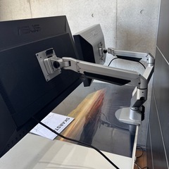 無料 ディスプレイ、デスク、アーム セットの画像