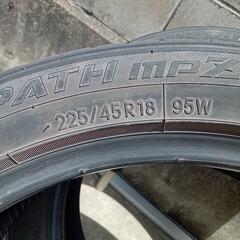 18インチ  225/45R18 タイヤ2本 の画像